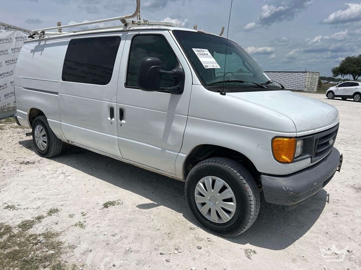 2007-ford-cargo-image-2