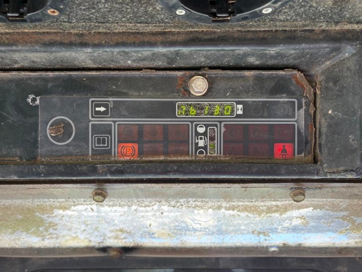 new-holland-lx885-image-13