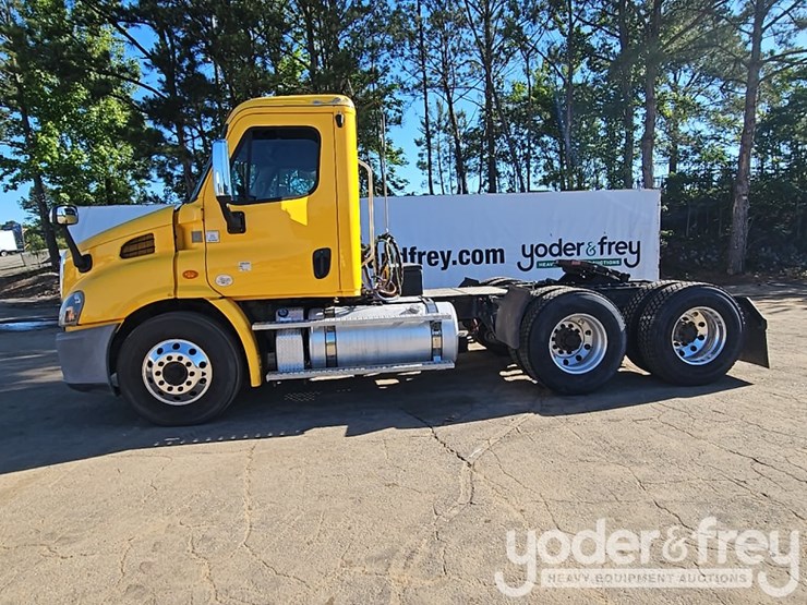 2019-freightliner-cascadia-image-2