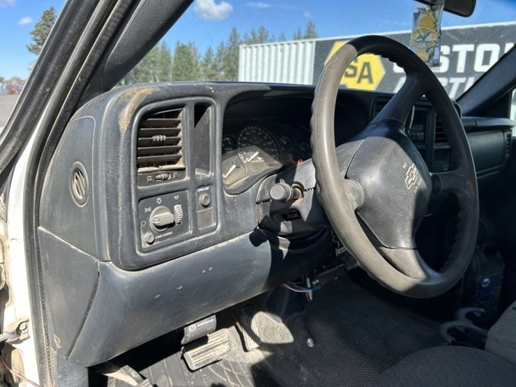 2002-chevrolet-silverado-3500-image-19