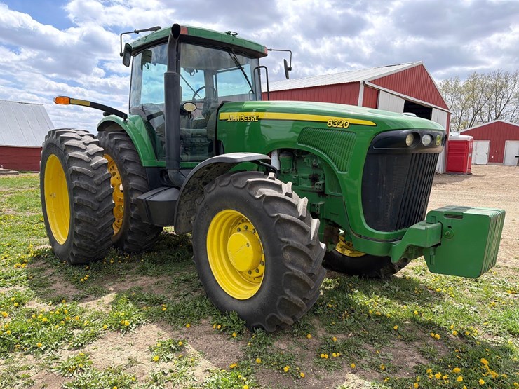 john-deere-8320-image-3