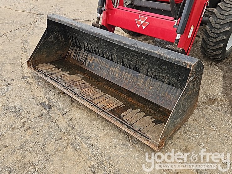 2014-massey-ferguson-1749-image-10