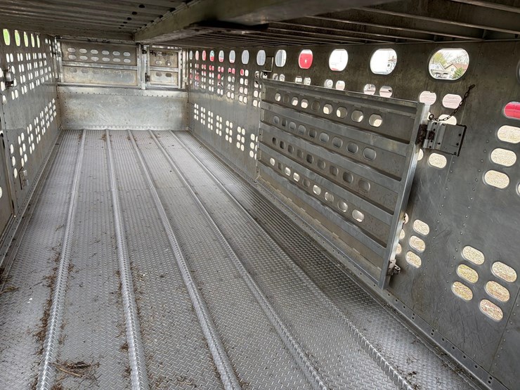 2008-wilson-livestock-trailer-image-69