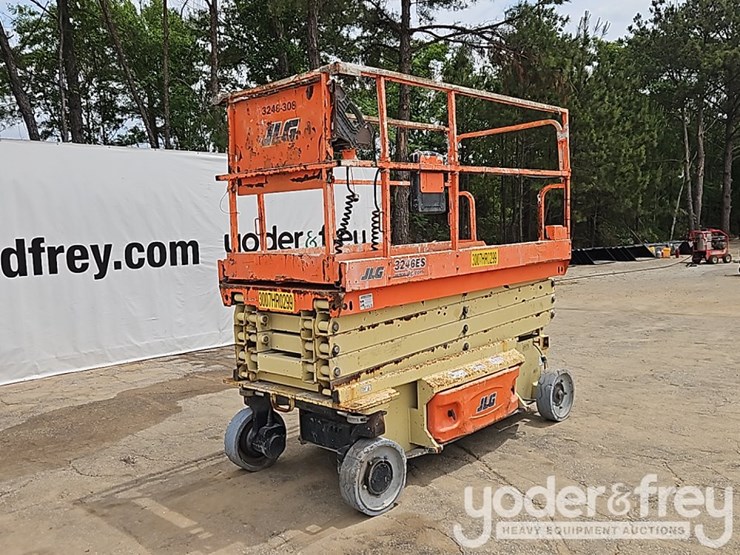2016-jlg-3246es-image-1