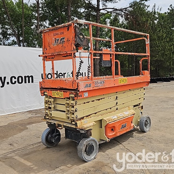 2016 JLG 3246ES
