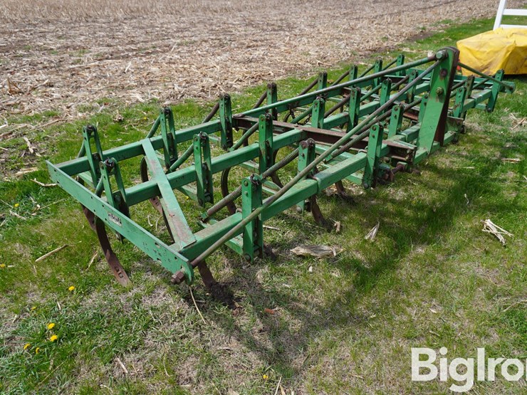 john-deere-12-image-3