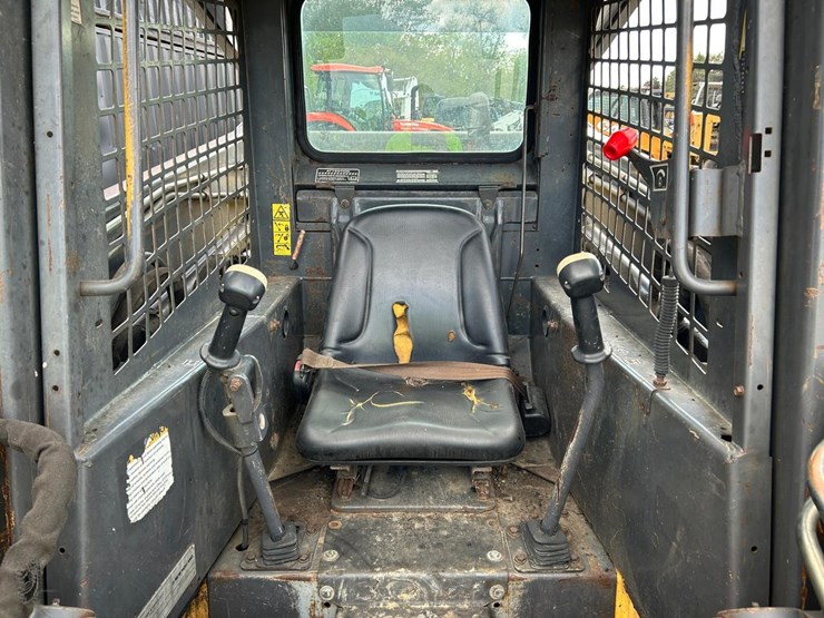 new-holland-l180-image-12