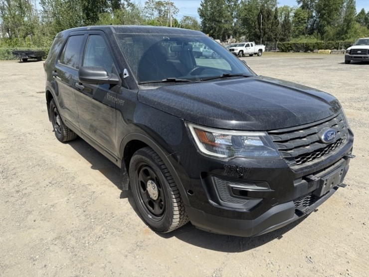 2017-ford-explorer-image-2