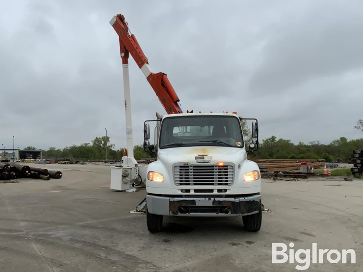 2016-freightliner-m2-106-image-10