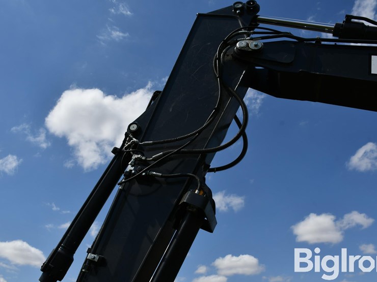 2014-deere-130g-image-14