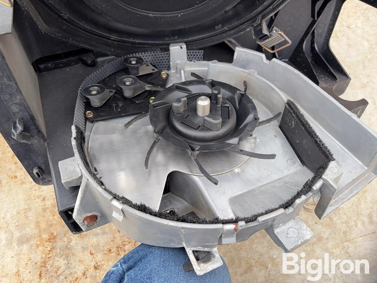 case-ih-12xx-series-early-riser-seed-meter-units-image-12