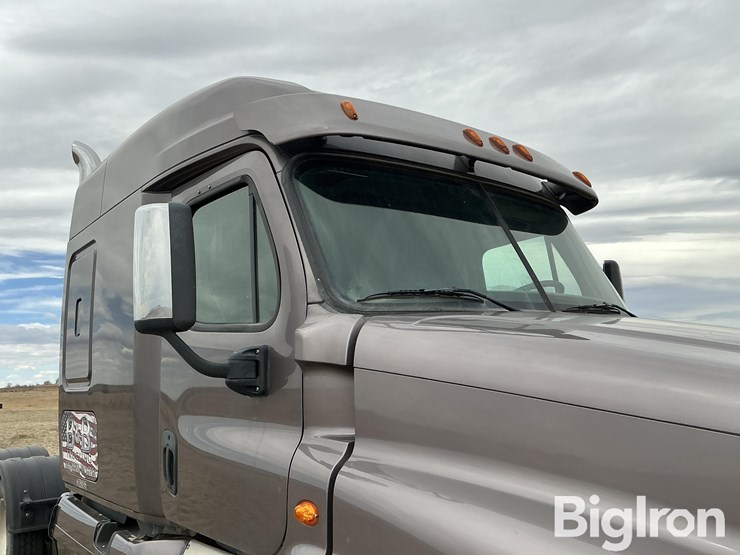 2016-freightliner-cascadia-125-image-9