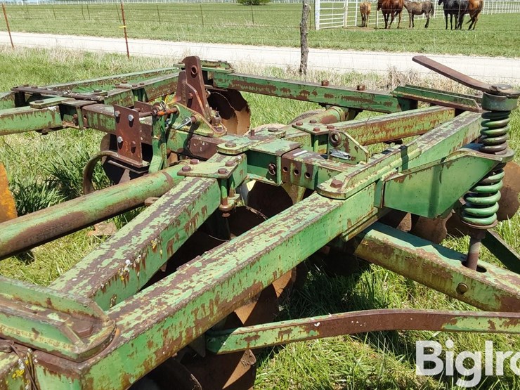 john-deere-12-image-13