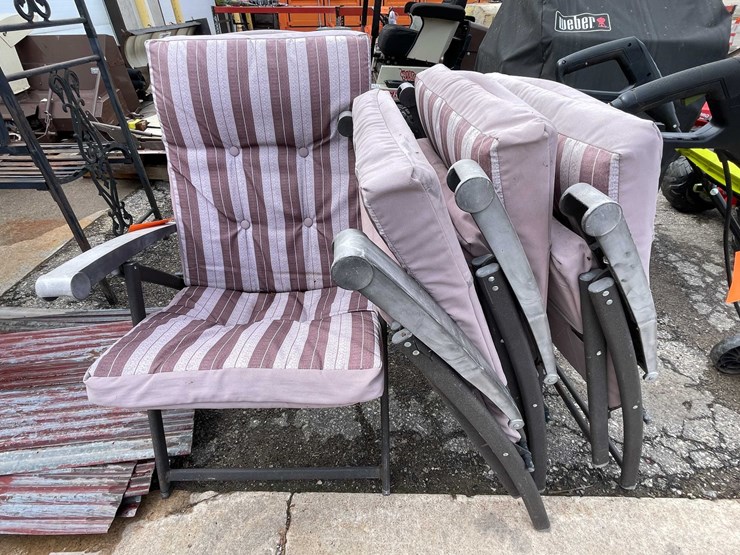 #9081-•-(4)-patio-chairs-(o3)-image-1