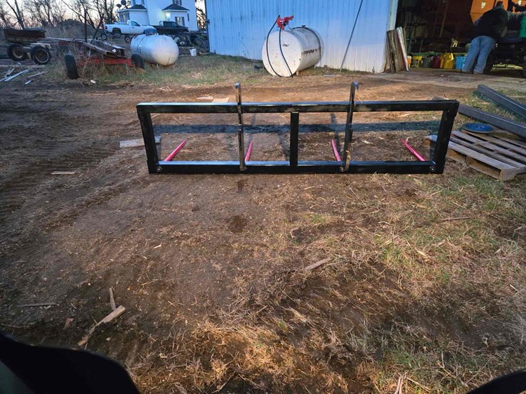 m&j-volvo-mount-double-bale-spear-image-3