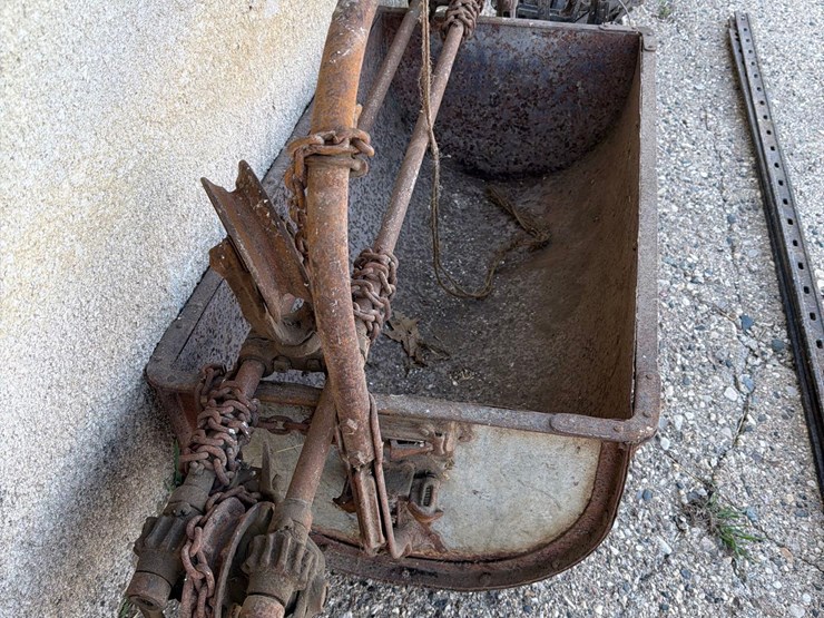 manure-carrier-for-barn-image-9
