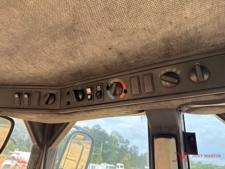 caterpillar-416-image-24