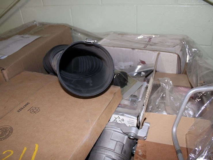 pallet-of-various-automotive-parts-image-8
