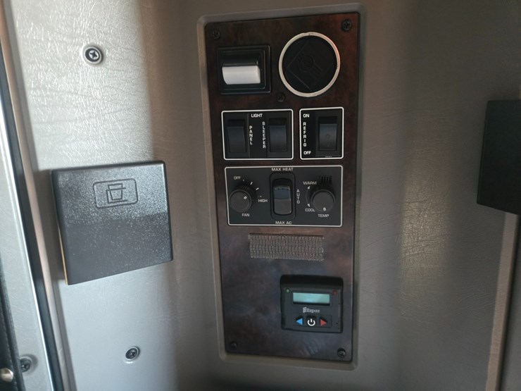 2023-kenworth-w900-image-76