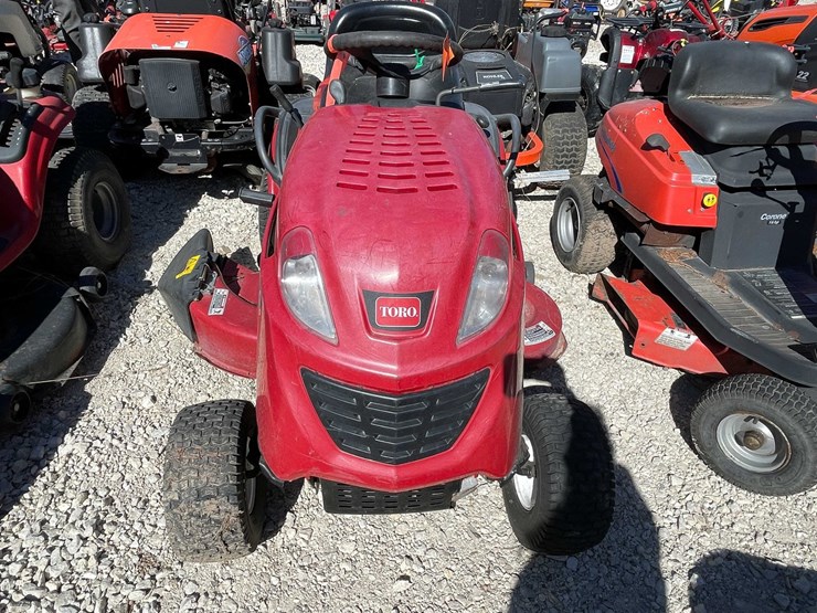 #6947-•-toro-riding-lawn-mower-image-2