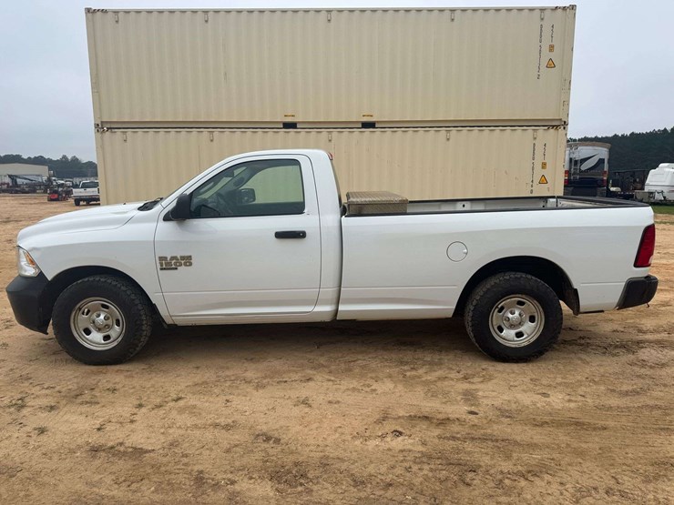 2019-ram-1500-classic-image-8