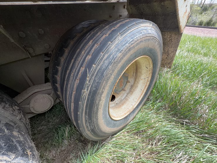 2001-mack-rd690s-image-24
