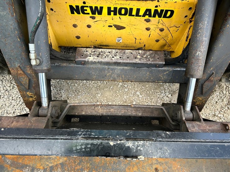 new-holland-l180-image-10