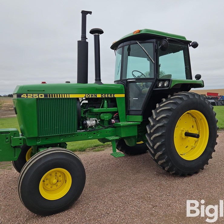 1983 JOHN DEERE 4250