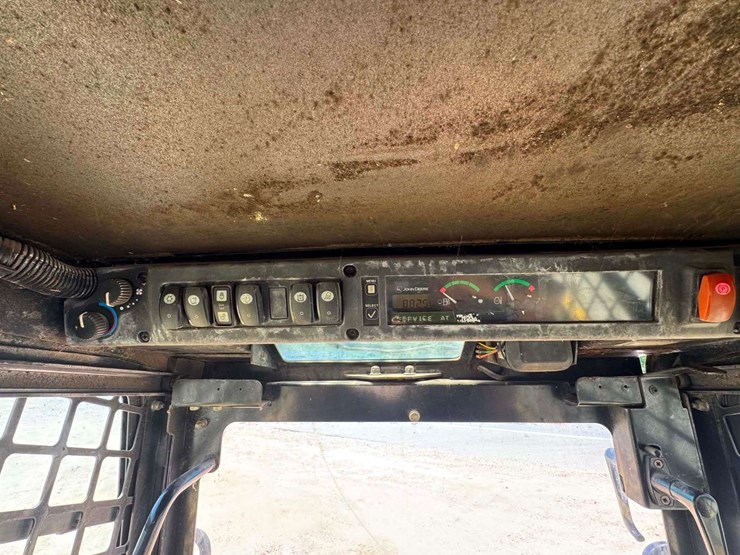 2009-deere-ct332-image-19