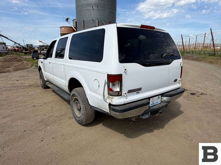 2000-ford-excursion-image-3