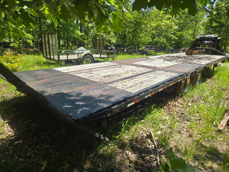 #24321-•-2009-p.j.-35'-flatbed-trailer-image-6