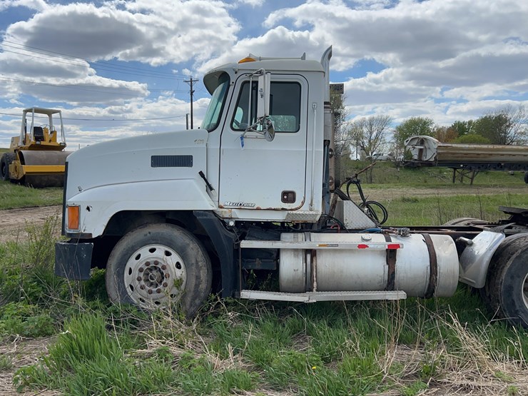 2000-mack-ch613-image-6
