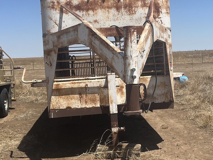 1995-gooseneck-6'8"x24'-livestock-trailer-image-8