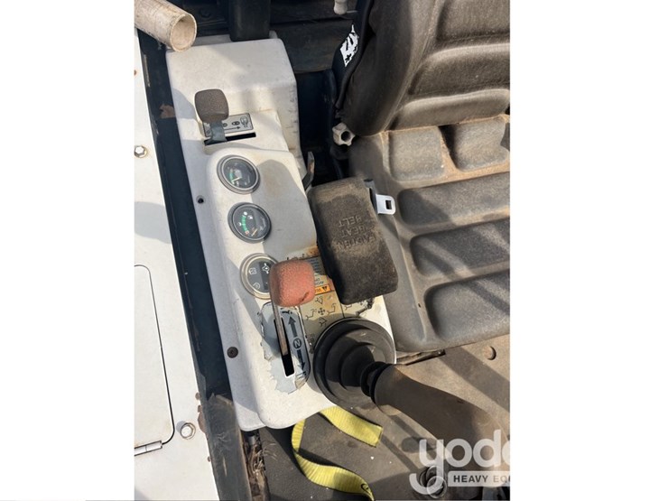 bobcat-325-image-5