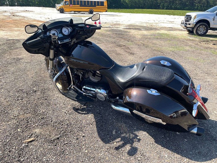 2014-polaris-victory-cross-country-motorcycle-(28,970-miles)-image-2