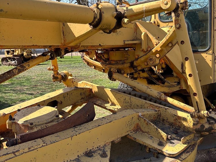 caterpillar-12f-image-10