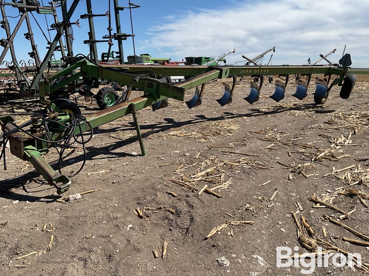 john-deere-2700-image-1