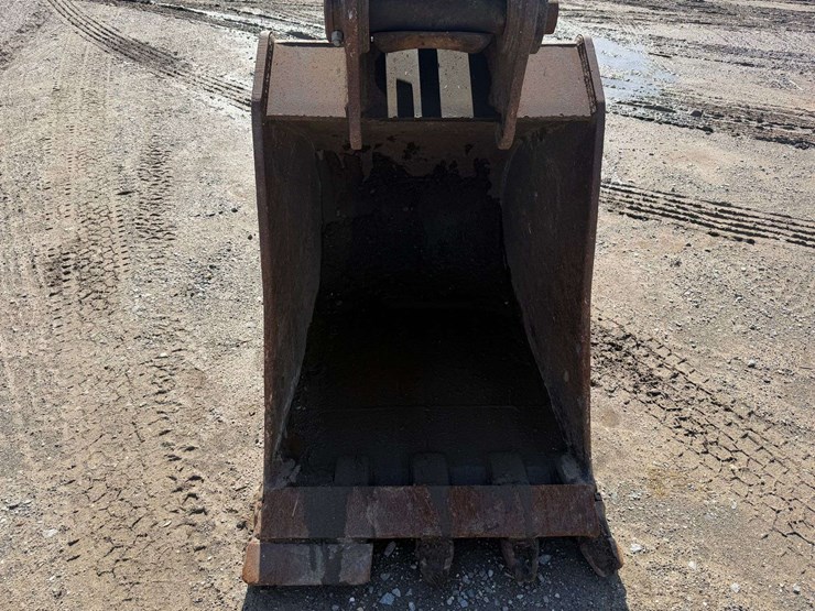 2015-hitachi-zx160-lc-image-10