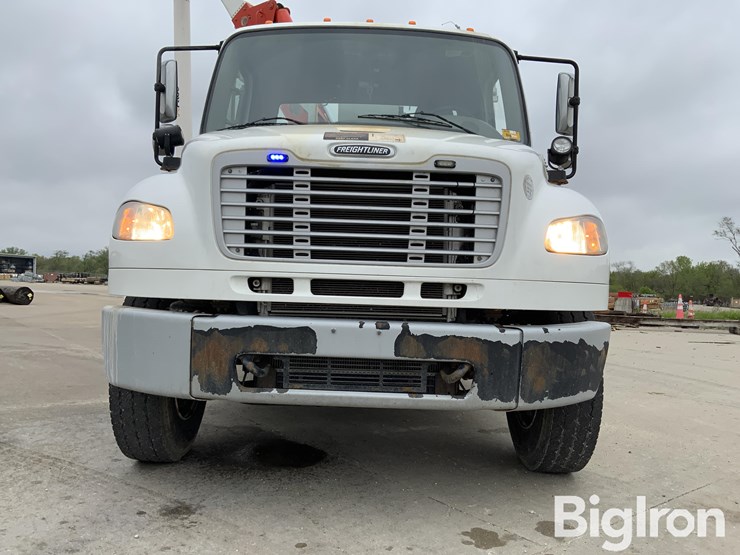 2016-freightliner-m2-106-image-17