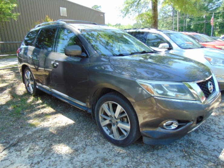 2016-nissan-pathfinder-image-2