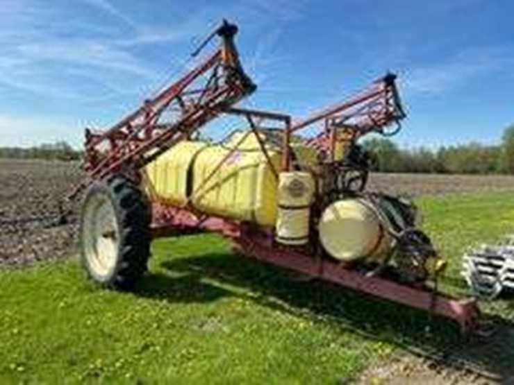 hardi-1000navigator-pull-type-sprayer,-1000-gal.-image-2