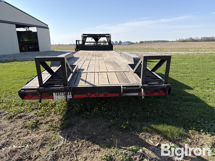 2009-load-max-tri/a-gooseneck-flatbed-trailer-image-6