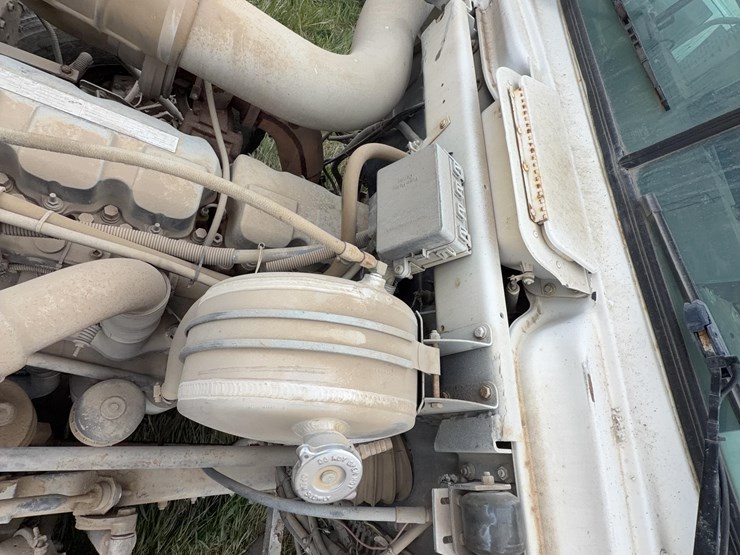 2001-mack-rd690s-image-53