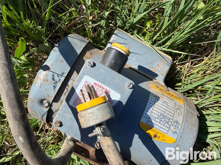 john-deere-33-image-13