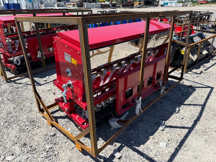 #45358-•-unused-agt-stsd10-skid-steer-seeder-stsd10260106294-image-2
