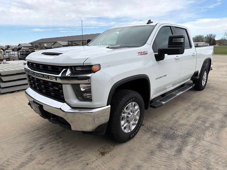 2021-chevrolet-2500hd-image-1