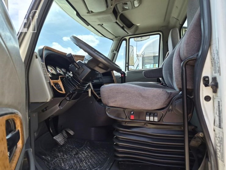 2014-international-prostar-image-9