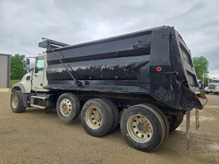 #24295-•-2011-mack-gu713-dump-truck-image-11