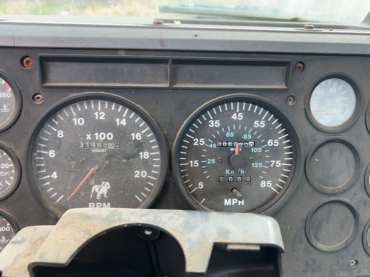 2000-mack-ch613-image-27