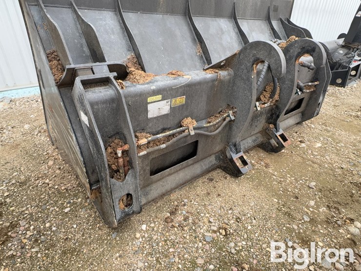 2023-caterpillar-938m-image-10